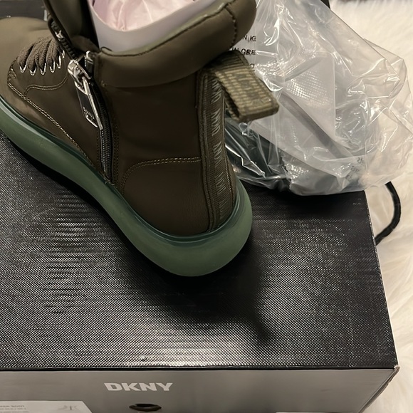 NEW DKNY Aken Sneaker Boot High Top Platform Women's US Size 5.5 - Picture 7 of 9